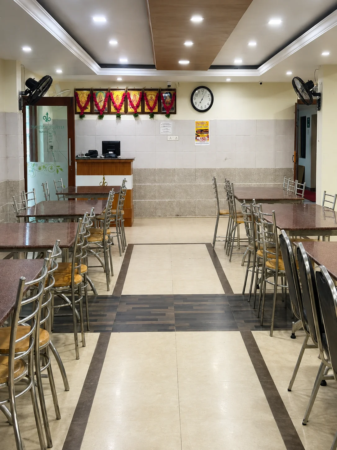 Hotel restaurant at Jaypriya Residency Sattur