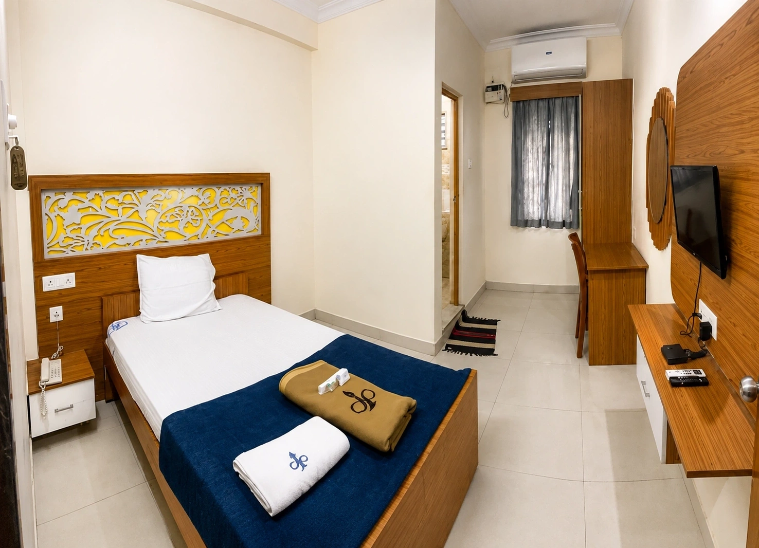 Single A/C room at Jaypriya Residency Sattur